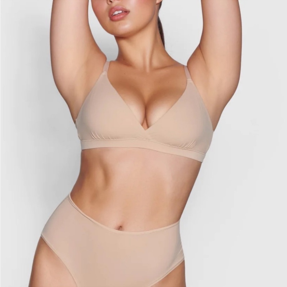 SKIMS Fits Everybody Crossover Bralette Mica Clay Tan Size Small NWT
